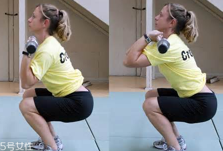 适合女生深蹲的方式动作(女生做深蹲的正确姿势)