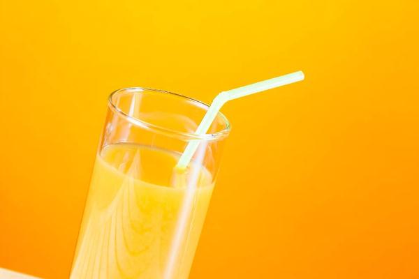 每天喝橙汁脸会发黄吗,喝橙汁皮肤会变黄吗 每天喝橙汁脸会发黄吗,喝橙汁皮肤会变黄吗