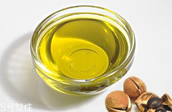 茶油的颜色深点好还是浅点好,茶油的颜色有点绿 茶油的颜色深点好还是浅点好,茶油的颜色有点绿