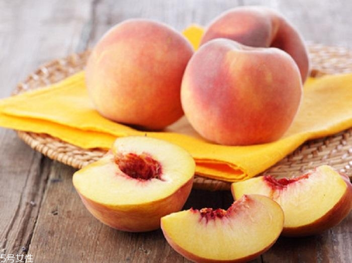 吃桃子上火吗?,吃桃子上火吗 桃子的功效和作 吃桃子上火吗?,吃桃子上火吗 桃子的功效和作