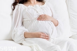 怀孕初期症状有哪些,怀孕初期吃什么对胎儿发育好