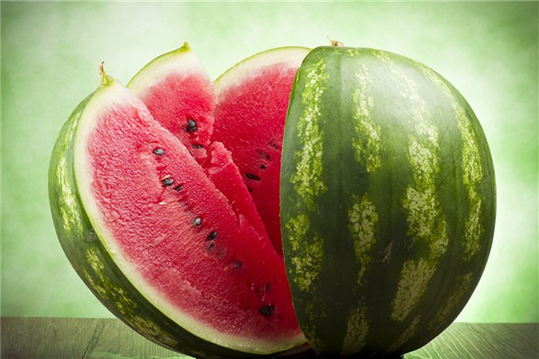 西瓜皮可以生吃吗,生瓜皮能不能吃