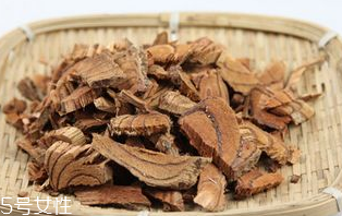 鸡血藤怎么煲汤好喝,鸡血藤跟什么搭配补血 鸡血藤怎么煲汤好喝,鸡血藤跟什么搭配补血