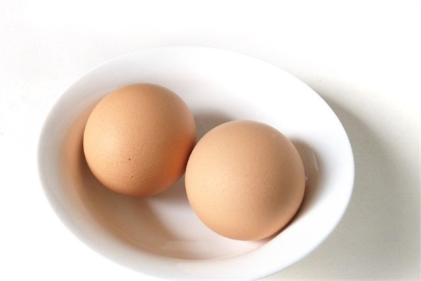 鸡蛋煮破壳什么原因,鸡蛋煮了就破壳是什么问题