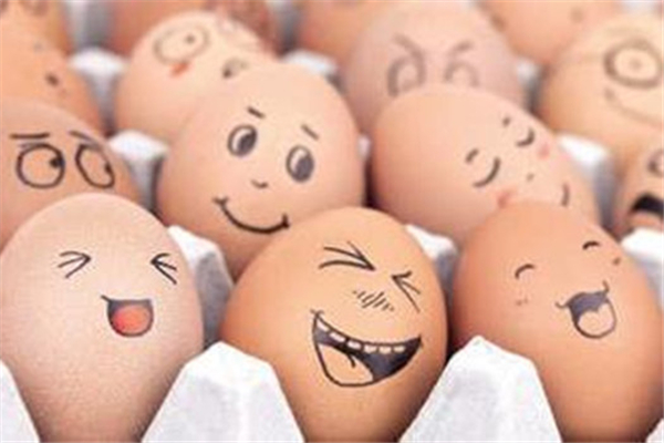 晚上吃鸡蛋有什么好处和坏处,煮熟鸡蛋隔夜还能不能吃