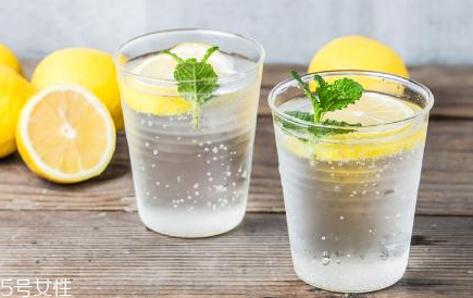 柠檬水一天喝几杯最好,一天喝一杯柠檬水好吗