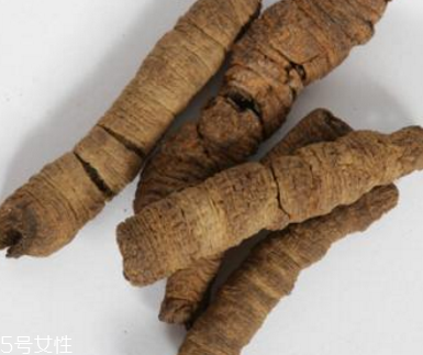 巴戟天泡脚的功效和作用,巴戟天泡脚的功效和禁忌