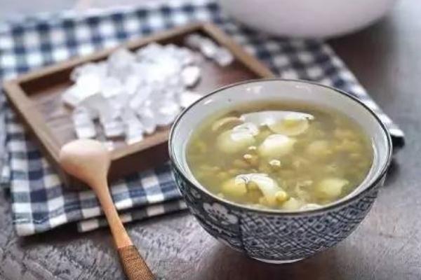 喝绿豆汤可以喝酒吗,喝完酒喝绿豆汤可以吗 喝绿豆汤可以喝酒吗,喝完酒喝绿豆汤可以吗