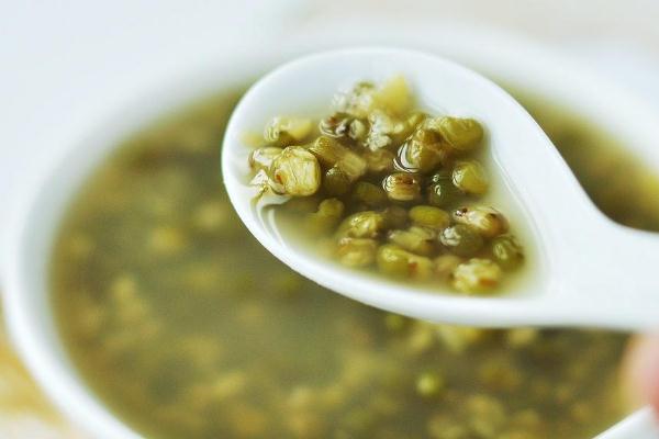 煲红豆汤的功效和作用,红豆炖汤吃有什么功效