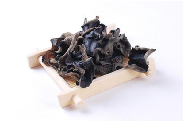 木耳和什么食物一起吃,木耳可以生吃吗?