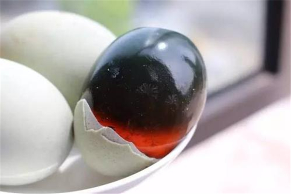 皮蛋有黑点可以吃吗,皮蛋有黑点点还能吃吗