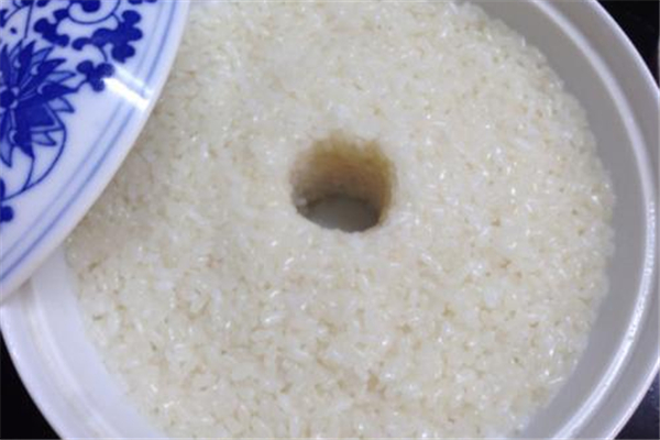 米酒做好有点酸是什么原因,为什么米酒做出来是酸的怎么办