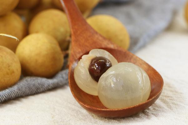 龙眼有什么作用和功效,新鲜龙眼可以泡水喝吗