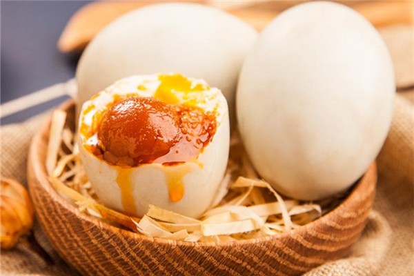 咸鸭蛋为何会出油,咸鸭蛋为什么有的出油有的不出油