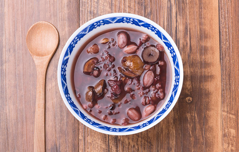 八宝粥熬出来不红,八宝粥不红是什么原因