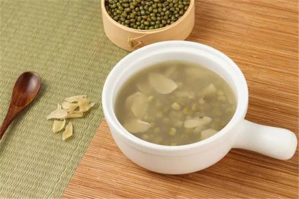 绿豆汤和什么不能同食,绿豆汤不能和什么食物一起吃