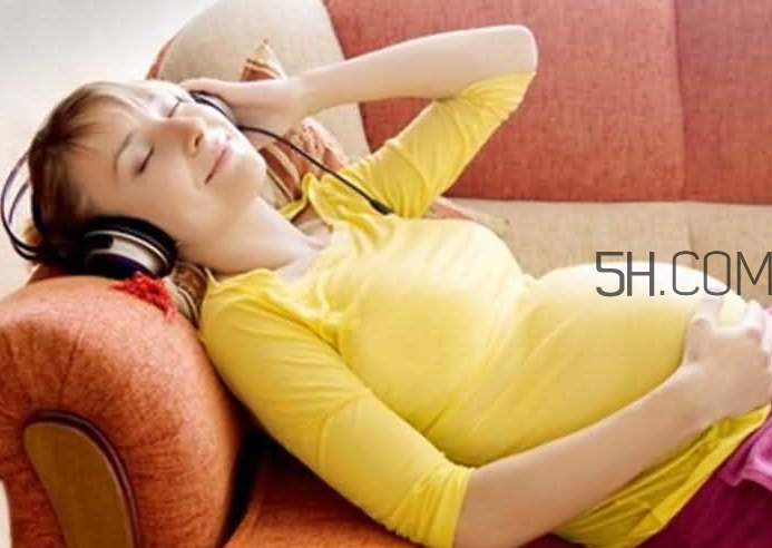 胎膜早破是一直流水吗?,胎膜早破流水会持续多久