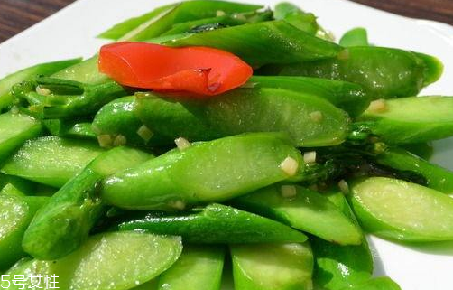 芥兰炒腊肉的做法窍门,芥蓝炒腊肉 芥兰炒腊肉的做法窍门,芥蓝炒腊肉