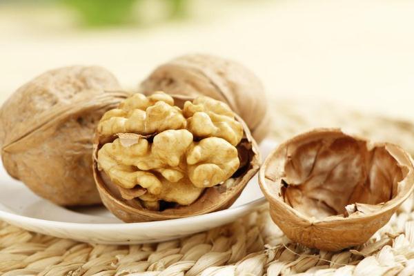 核桃要不要炒熟吃,核桃炒熟了吃好吗