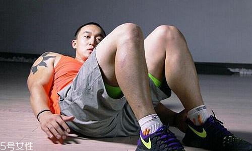 卷腹时怎么呼吸(卷腹时怎么呼吸)