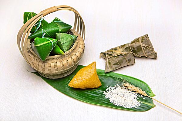 粽子是蒸熟还是煮,蒸粽子还是煮粽子