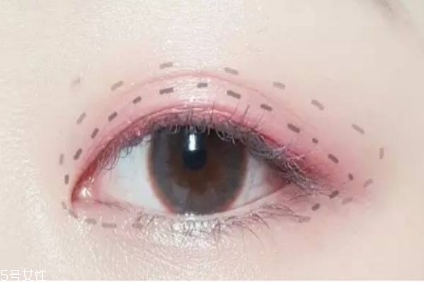 红色眼影怎么画好看,红色系眼影的画法 红色眼影怎么画好看,红色系眼影的画法