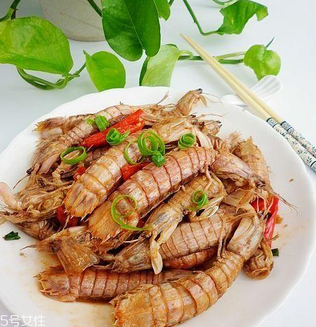 皮皮虾和小龙虾哪个好吃,皮皮虾和小龙虾哪个好吃营养价值