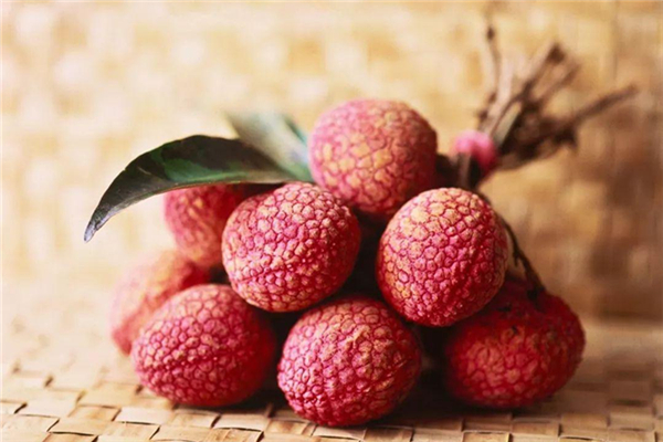 荔枝含糖高吗糖尿病人能吃吗,荔枝含糖高吗,果糖多少