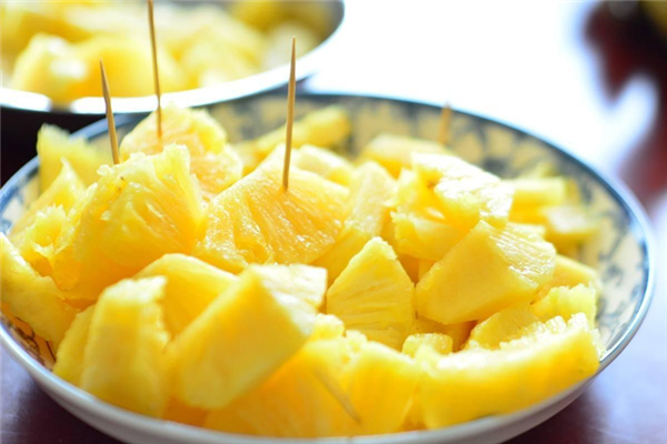 凤梨需要泡盐水吗?,海南凤梨需要泡盐水吗 凤梨需要泡盐水吗?,海南凤梨需要泡盐水吗