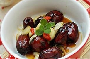 花生衣每天吃多少合适,生花生适合什么时候吃