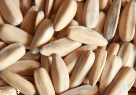 瓜子能放在冰箱吗?,葵瓜子可以放微波炉加热吗