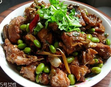 青鱼和什么菜相克,青鱼配什么蔬菜 青鱼和什么菜相克,青鱼配什么蔬菜