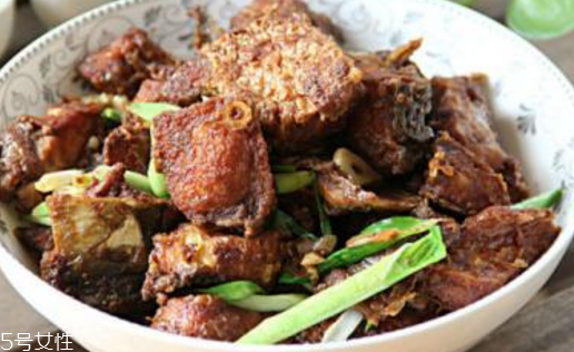 青鱼吃什么食物,青鱼吃什么食物为主