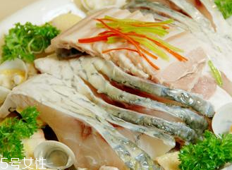 青鱼可以放冰箱冷冻,青鱼怎么保存放冰箱里 青鱼可以放冰箱冷冻,青鱼怎么保存放冰箱里