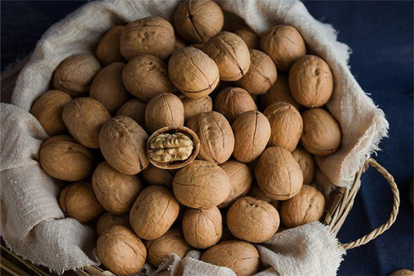 核桃脂肪含量高吗,吃核桃会长胖吗,核桃脂肪高不高 核桃脂肪含量高吗,吃核桃会长胖吗,核桃脂肪高不高