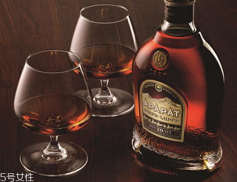 白兰地每天喝多少为宜,白兰地一天喝多少合适