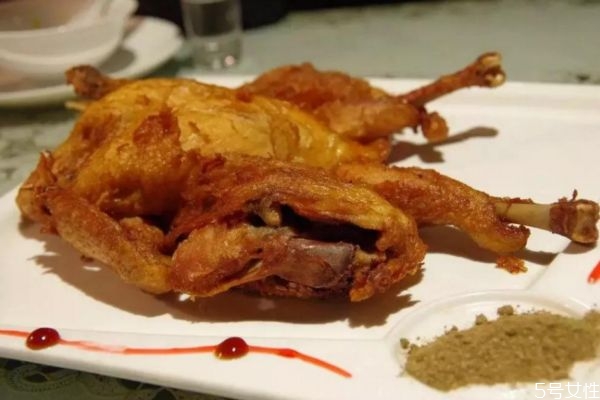 葫芦鸡的烹饪技巧有什么呢(葫芦鸡吃法讲究)