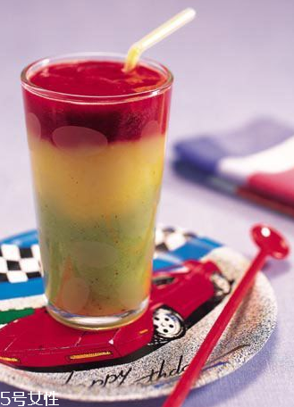 分层果汁的最简做法,鲜榨果汁分层