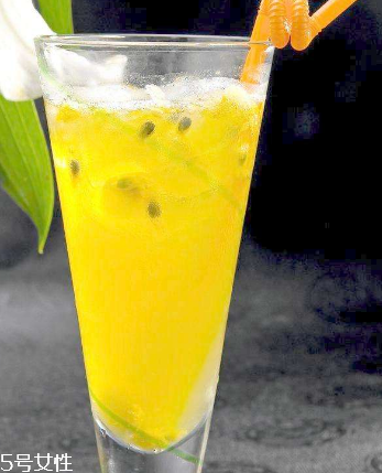 果汁和饮料的区别,果汁和果汁饮料的区别 果汁和饮料的区别,果汁和果汁饮料的区别