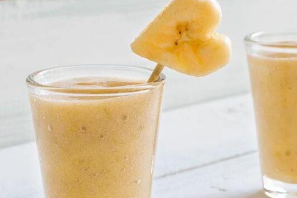 梨跟香蕉可以榨汁喝吗,香蕉可以榨汁喝吗