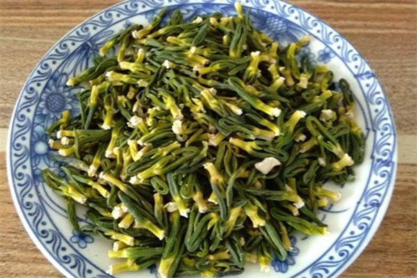 莲心苦可以吃吗,莲子心苦能吃吗