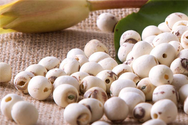 莲子发苦还能吃吗,莲子苦了还能吃吗