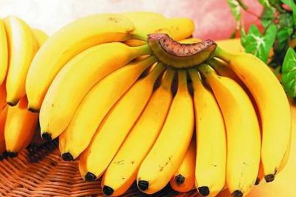 香蕉有很多黑色的斑点能吃吗,香蕉全是黑斑点能吃吗 香蕉有很多黑色的斑点能吃吗,香蕉全是黑斑点能吃吗
