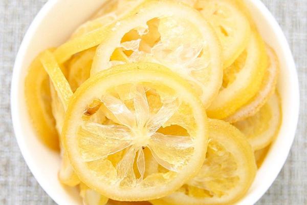 柠檬干片变黑色了还能不能吃,干柠檬片发黑了,还能吃吗