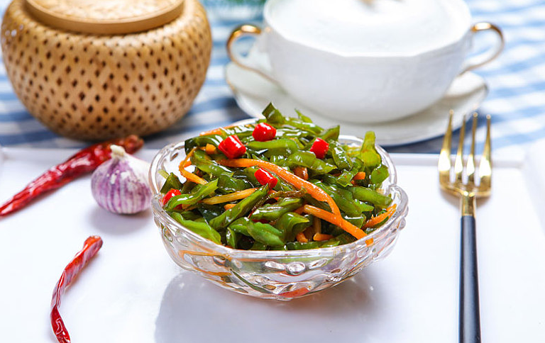 海芽菜和裙带菜是一个东西吗,裙带菜和海带芽是一个菜吗