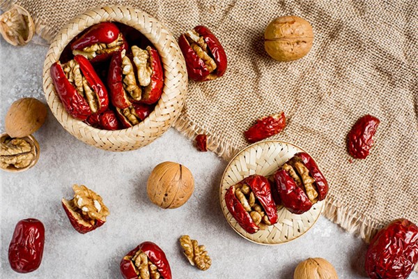 怀孕初期可以吃红枣吗?,吃红枣可以催月经吗