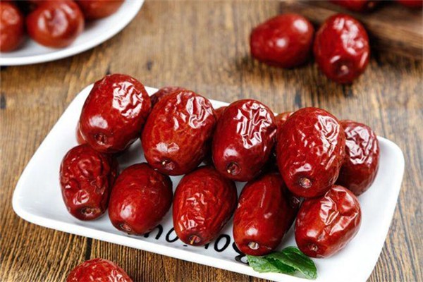 胃不好可以吃红枣吗,胃不舒服可以吃红枣吗