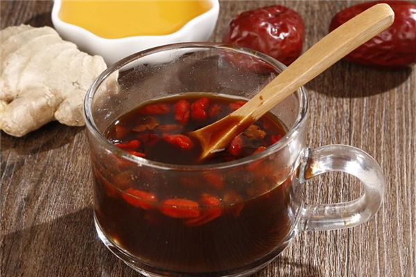 红糖和白糖的区别和功效,纯手工红糖的作用和功效