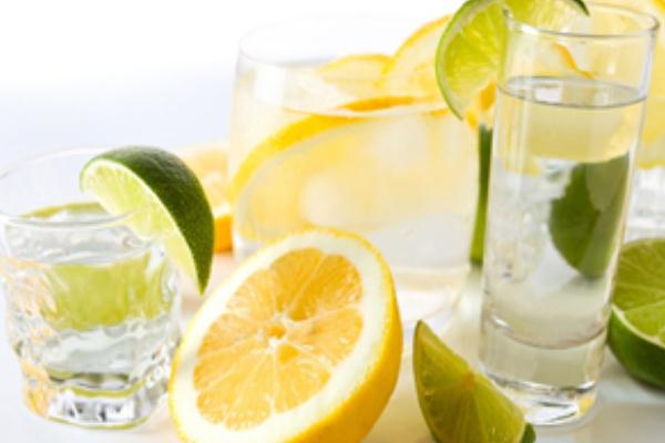 喝柠檬水有什么好处和功效,柠檬泡水喝可以减肥吗
