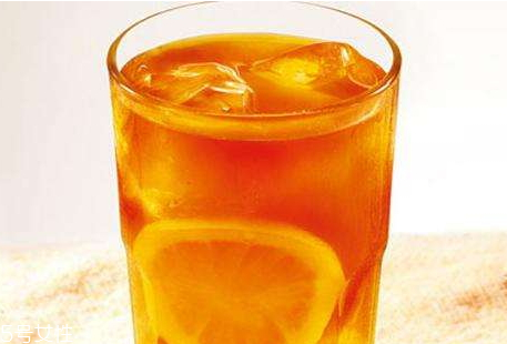 新鲜柠檬红茶的正确泡法,红茶加柠檬泡水喝有什么作用